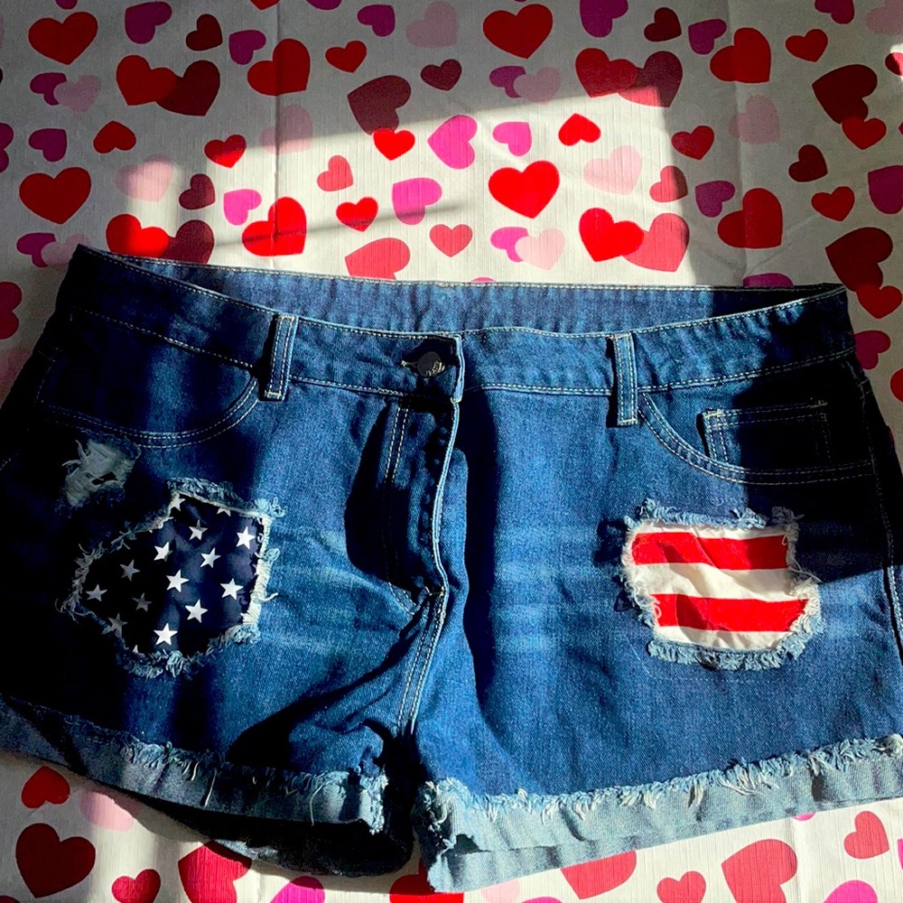 Women flag jean shorts. Size XXL.